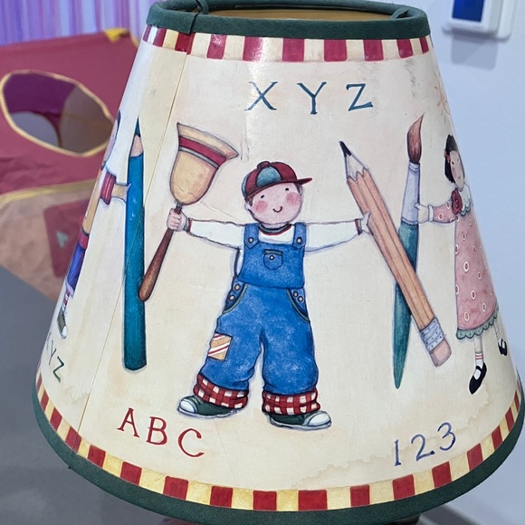 Kids School Bus Table Lamp with Yellow and Multicolor Design. - Picture 14 of 16